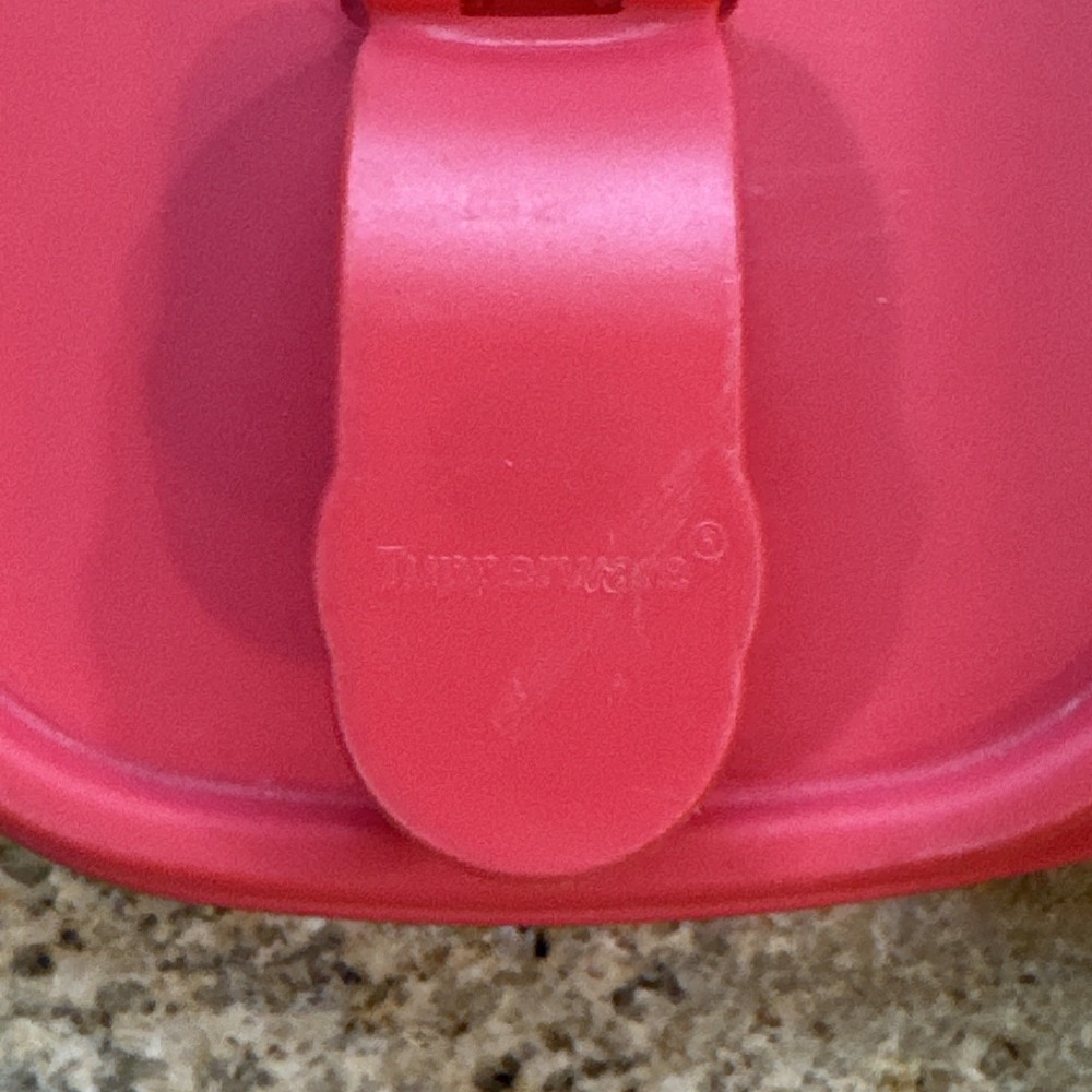Red Tupperware REPLACEMENT‎ Flip Top Lid 5773 FOR Square Beverage Pitcher 5772A - Picture 3 of 8